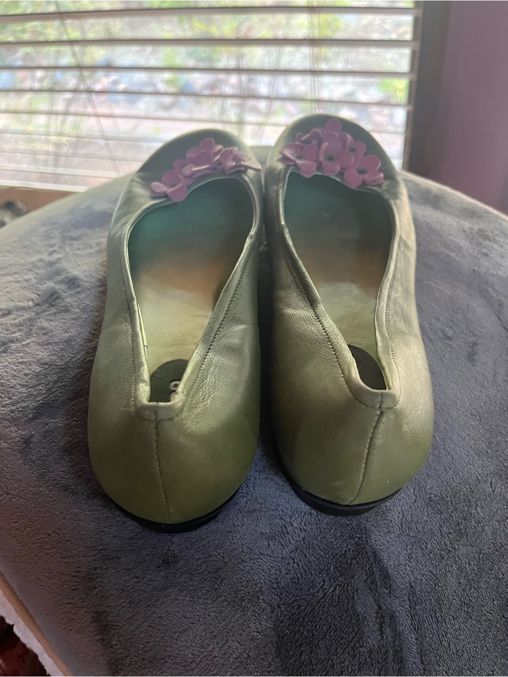 me too Olive Green leather Ballet Flats with Pink Flower Appliqués size 10 - Picture 5 of 7
